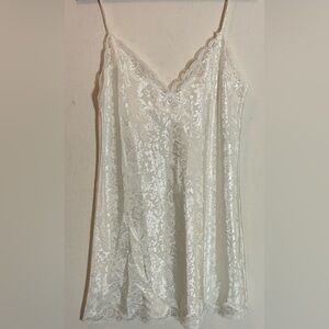Victoria's Secret White brocade night gown with lace NWT L